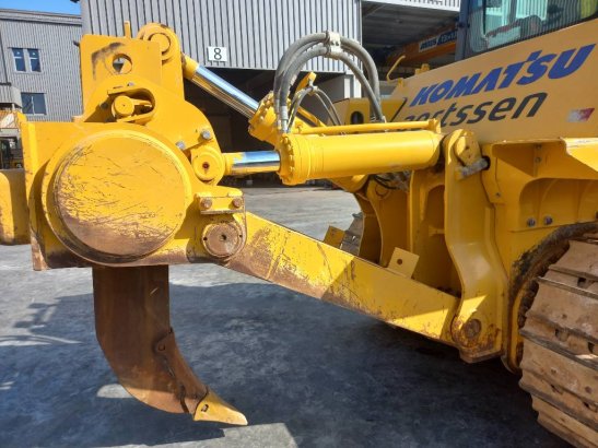 Komatsu D155A-6R (4pcs available for sale in Abu Dhabi) 10194 2024 2 Dozers image 8