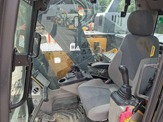 Volvo ECR235EL (+3 Buckets) ECR235EL (+3 Buckets) 2017 2 image 8