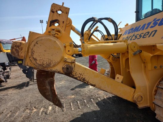 Komatsu D155A-6R (4pcs available for sale in Abu Dhabi) 10194 2023 2 Dozers image 8
