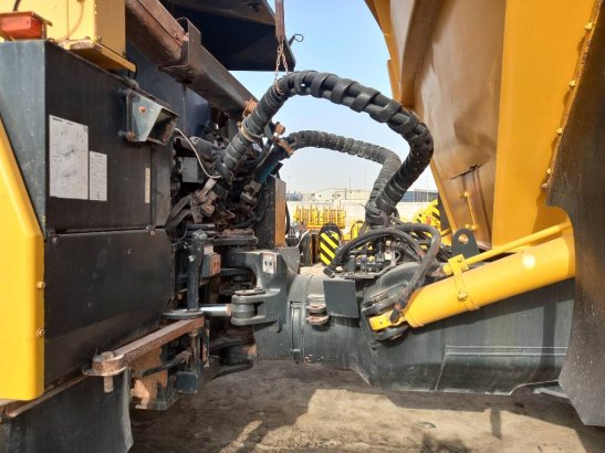 Komatsu HM400-3R (4 pcs available in Abu Dhabi) HM400-3R (4 pcs available in Abu Dhabi) 2017 2 Articulated Dump Trucks ima...