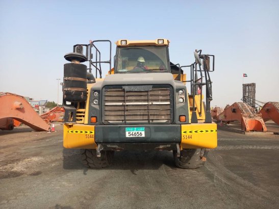 Komatsu HM400-3R (4 pcs available in Abu Dhabi) HM400-3R (4 pcs available in Abu Dhabi) 2017 2 Articulated Dump Trucks ima...
