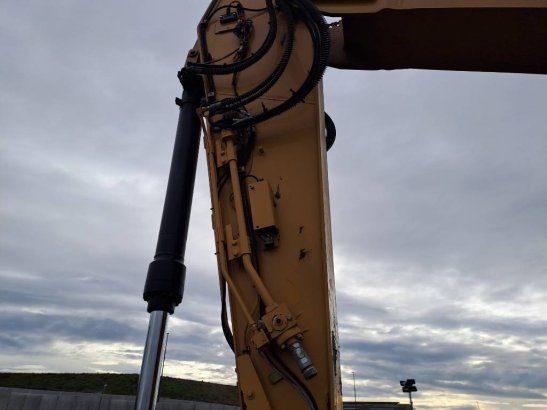 CAT 320 33 2018 2 Crawler Excavators image 8
