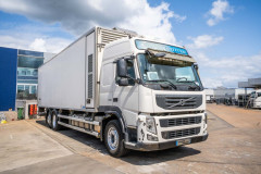 VOLVO FM 330-6x2-VEB+AUBINEAU+DHOLLANDIA- POUSSIN/CHICKEN/KUIKEN/KÛKEN