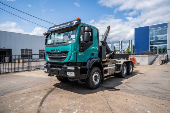 IVECO TRAKKER 360-6x4-PALFINGER TRAKKER 360-6x4-PALFINGER 2015 2