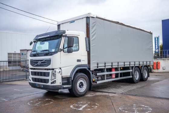 VOLVO FM 330-6x2-E5+10 pneus/tires+intarder FM 330-6x2-E5+10 pneus/tires+intarder 2010 2 image 61