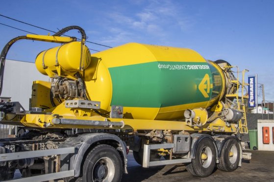 DE BUF MIXER/MALAXEUR/MISCHER-10M3 (gestuurd/gelenkt/dir./steering) De Buf MIXER/MALAXEUR/MISCHER-10M3 (gestuurd/gelenkt/d...