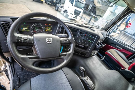 VOLVO FMX 460 GLOB + HYDR FMX 460 GLOB + HYDR 2016 2 Tractor Units image 10