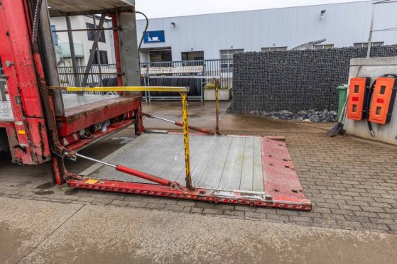 LECITRAILER CUELLO CISNE 3E-RD+DOUBLE ETAGE+DHOLLANDIA 2TON Lecitrailer CUELLO CISNE 3E-RD+DOUBLE ETAGE+DHOLLANDIA 2TON 20...