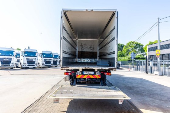 RENAULT D19 WIDE 320+HAYON BAR 2 T. D19 WIDE 320+HAYON BAR 2 T. 2016 2 image 12