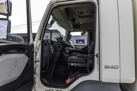 VOLVO FL 240 (12T.) + DHOLLANDIA 2T. FL 240 (12T.) + DHOLLANDIA 2T. 2010 2 image 12