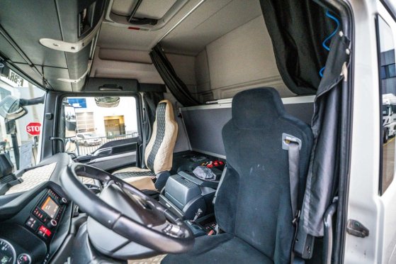 MAN TGX 18.440 XLX BLS TGX 18.440 XLX BLS 2016 2 Tractor Units image 10