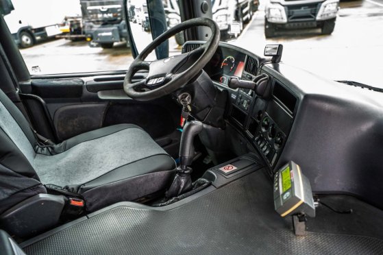 SCANIA P380 P380 2009 2 Tipper trucks image 11