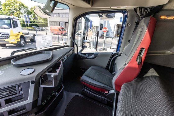 VOLVO FH 420 590 2015 2 Tractor Units image 24
