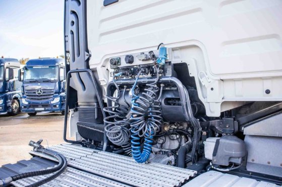 MAN TGX 18.440 XLX BLS + INTARDER TGX 18.440 XLX BLS + INTARDER 2016 2 Tractor Units image 11