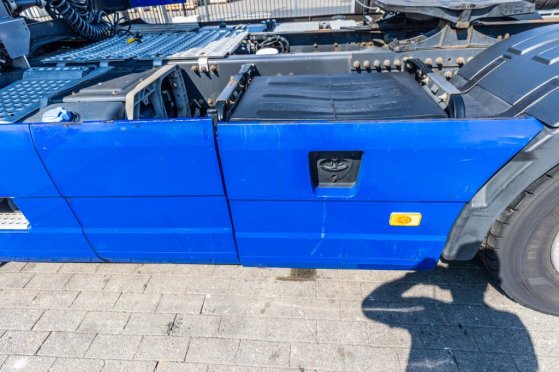 VOLVO FH 420 590 2015 2 Tractor Units image 12