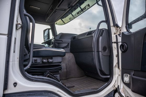VOLVO FM 330-6x2-E5+10 pneus/tires+intarder FM 330-6x2-E5+10 pneus/tires+intarder 2010 2 image 87