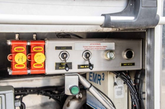 MERCEDES ACTROS 2544-MP3+MAGYAR INOX18.200L+17.700L/2X6COMP ACTROS 2544-MP3+MAGYAR INOX18.200L+17.700L/2X6COMP 2012 2 imag...