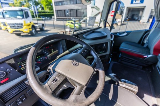 VOLVO FH 420 590 2015 2 Tractor Units image 13