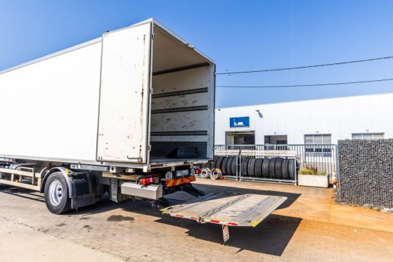 RENAULT D19 WIDE 320+HAYON BAR 2 T. D19 WIDE 320+HAYON BAR 2 T. 2016 2 image 30