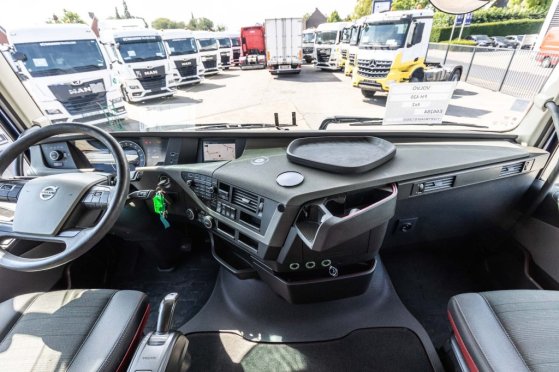 VOLVO FH 420 590 2015 2 Tractor Units image 26