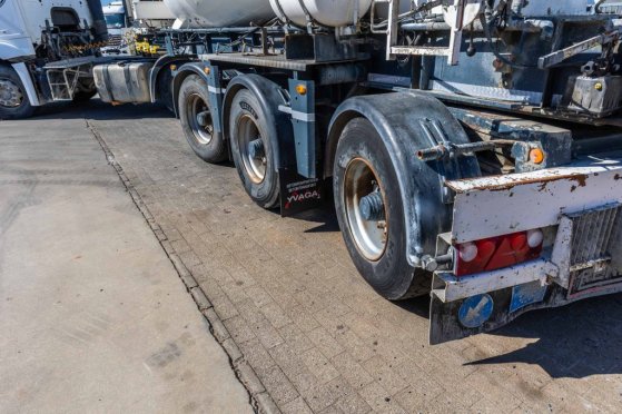RENDERS BETON MIXER 12M3 + MOTOR/MOTEUR/ENGIN (MALAXEUR/MISCHER) Renders BETON MIXER 12M3 + MOTOR/MOTEUR/ENGIN (MALAXEUR/M...