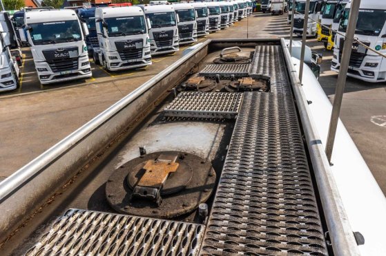 RENAULT PREMIUM 270 + MAGYAR 14000L+4COMP PREMIUM 270 + MAGYAR 14000L+4COMP 2002 2 image 58