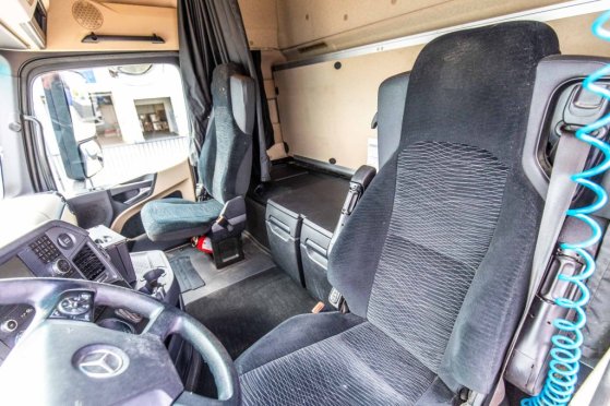 MERCEDES ACTROS 1846 LS +ADR Mercedes-Benz ACTROS 1846 LS +ADR 2018 2 Tractor Units image 13
