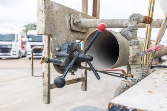 RENDERS BETON MIXER 12M3 + MOTOR (MALAXEUR/MISCHER) Renders BETON MIXER 12M3 + MOTOR (MALAXEUR/MISCHER) 2012 2 Concrete Mi...