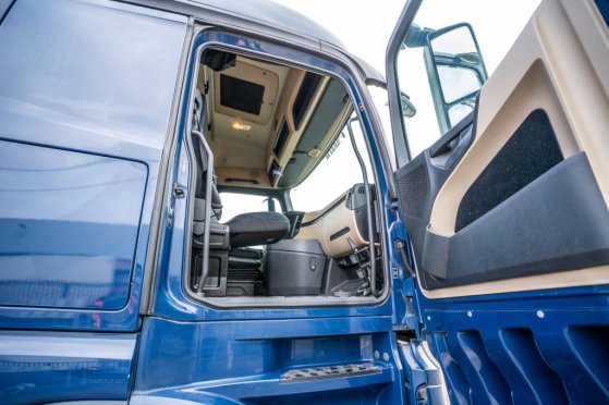 MERCEDES ACTROS 1846+ADR Mercedes-Benz ACTROS 1846+ADR 2018 2 Tractor Units image 14