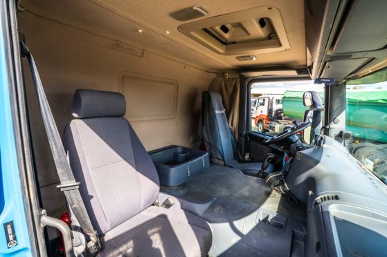 SCANIA P380 P380 2008 2 Tipper trucks image 30