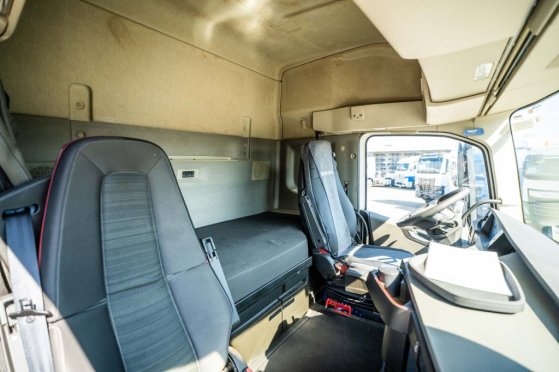 VOLVO FH 4 460 590 2014 2 Tractor Units image 45