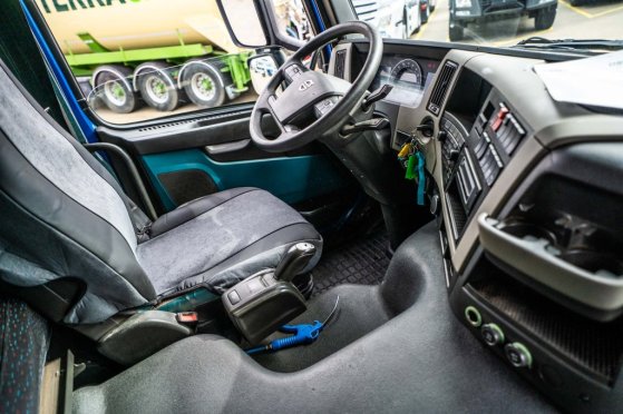 VOLVO FM 420 + KIPHYDR. FM 420 + KIPHYDR. 2018 2 Tractor Units image 45