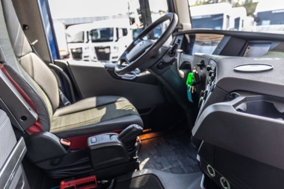 VOLVO FH 420 590 2015 2 Tractor Units image 43