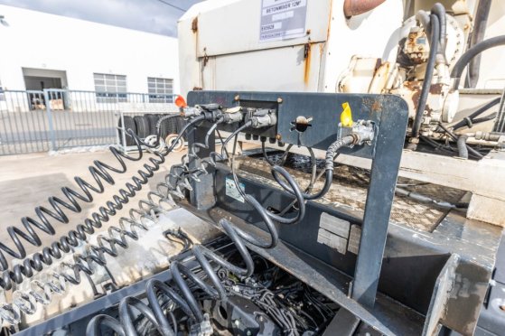 RENDERS BETON MIXER 12M3 + MOTOR (MALAXEUR/MISCHER) Renders BETON MIXER 12M3 + MOTOR (MALAXEUR/MISCHER) 2012 2 Concrete Mi...