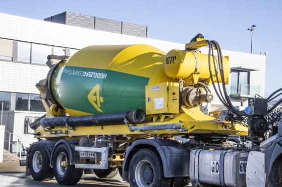 DE BUF MIXER/MALAXEUR/MISCHER-10M3 (gestuurd/gelenkt/dir./steering) De Buf MIXER/MALAXEUR/MISCHER-10M3 (gestuurd/gelenkt/d...