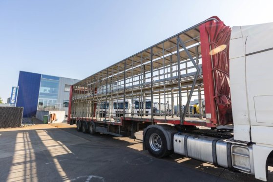 LECITRAILER CUELLO CISNE 3E-RD+DOUBLE ETAGE+DHOLLANDIA 2TON Lecitrailer CUELLO CISNE 3E-RD+DOUBLE ETAGE+DHOLLANDIA 2TON 20...