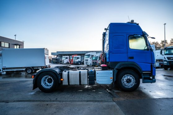 VOLVO FM 420 +KIPHYDR. FM 420 +KIPHYDR. 2018 2 Tractor Units image 3