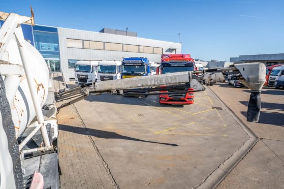 MAN TGS 32.360 BB+LIEBHERR 8m3+TAPIS THEAMS 12m TGS 32.360 BB+LIEBHERR 8m3+TAPIS THEAMS 12m 2013 2 image 3