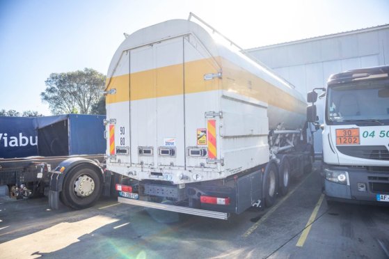 RENAULT PREMIUM 320 DXI+CITERNE ALIMENTAIRE ( engine problem) PREMIUM 320 DXI+CITERNE ALIMENTAIRE ( engine problem) 2007 2...