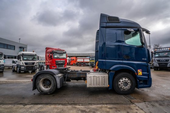 MERCEDES ACTROS 1846+ADR Mercedes-Benz ACTROS 1846+ADR 2018 2 Tractor Units image 30