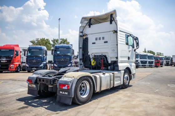 MAN TGX 18.480 XLX BLS+INTARDER TGX 18.480 XLX BLS+INTARDER 2015 2 Tractor Units image 3