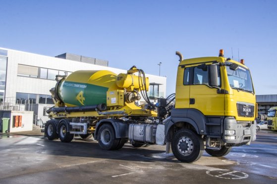 DE BUF MIXER/MALAXEUR/MISCHER-10M3 (gestuurd/gelenkt/dir./steering) De Buf MIXER/MALAXEUR/MISCHER-10M3 (gestuurd/gelenkt/d...