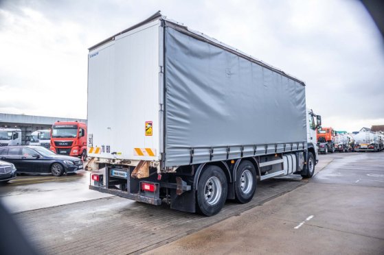 VOLVO FM 330-6x2-E5+10 pneus/tires+intarder FM 330-6x2-E5+10 pneus/tires+intarder 2010 2 image 48