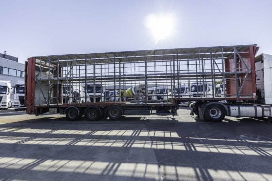 LECITRAILER CUELLO CISNE 3E-RD+DOUBLE ETAGE+DHOLLANDIA 2TON Lecitrailer CUELLO CISNE 3E-RD+DOUBLE ETAGE+DHOLLANDIA 2TON 20...