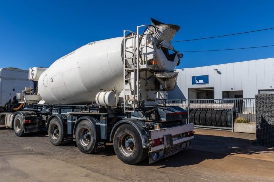 RENDERS BETON MIXER 12M3 + MOTOR/MOTEUR/ENGIN (MALAXEUR/MISCHER) Renders BETON MIXER 12M3 + MOTOR/MOTEUR/ENGIN (MALAXEUR/M...