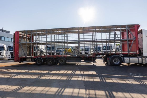 LECITRAILER CUELLO CISNE 3E-RD+DOUBLE ETAGE+DHOLLANDIA 2TON Lecitrailer CUELLO CISNE 3E-RD+DOUBLE ETAGE+DHOLLANDIA 2TON 20...