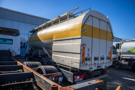 RENAULT PREMIUM 320 DXI+CITERNE ALIMENTAIRE ( engine problem) PREMIUM 320 DXI+CITERNE ALIMENTAIRE ( engine problem) 2007 2...