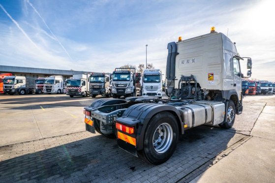 VOLVO FMX 460 GLOB + HYDR FMX 460 GLOB + HYDR 2016 2 Tractor Units image 4