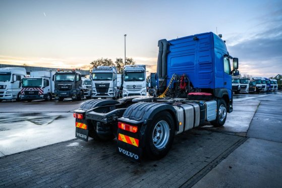 VOLVO FM 420 +KIPHYDR. FM 420 +KIPHYDR. 2018 2 Tractor Units image 4