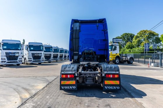 VOLVO FH 420 590 2015 2 Tractor Units image 4